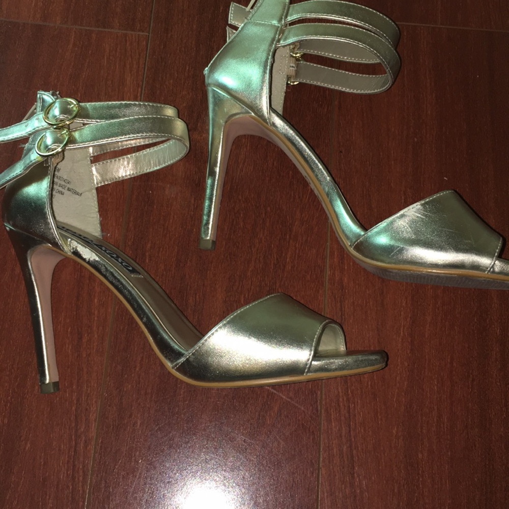 🚨 FINAL PRICE DROP🚨 XOXO I'm Golden High Heels